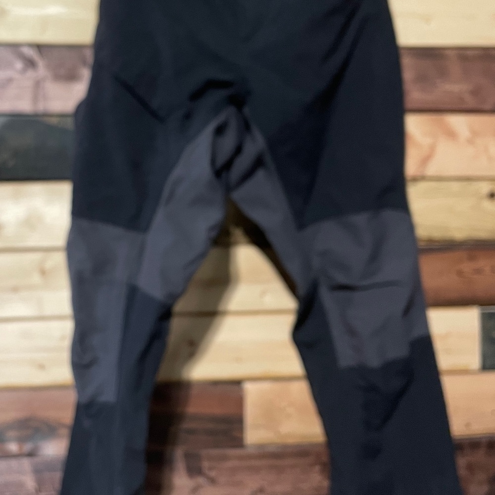 HH Size Men’s Medium hiking pants.